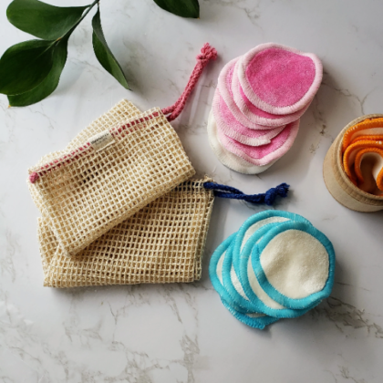 Colorful Bamboo Facial Rounds with Wash Bag